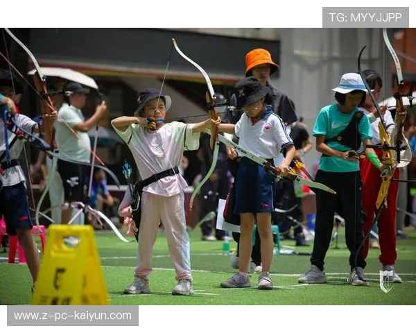 射箭学院推动青少年课程标准化与师资建设，青少年射箭培训学校
